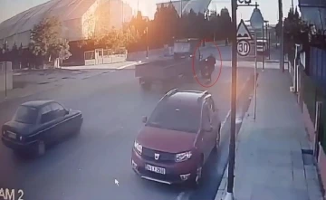 Scooter ile traktörün çarpıştığı kaza kamerada

