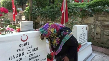 Bursa'da şehit ailelerinin buruk bayramı 