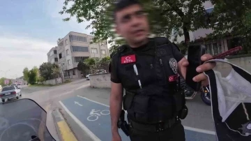 Şerit dışından giden kuryeye polisten uyarı: “Üç kuruş için canını tehlikeye atma”

