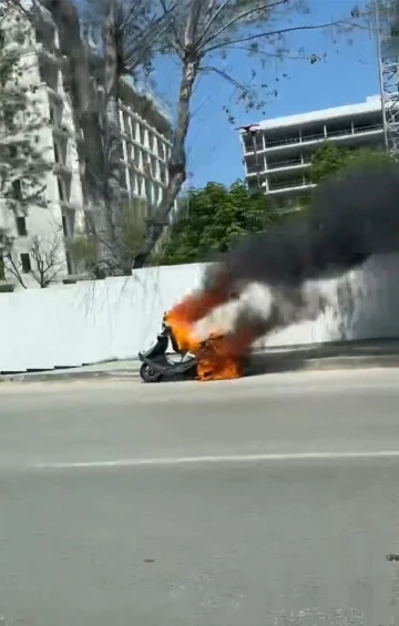 Bursa'da seyir halindeki motosiklet alev alev yandı