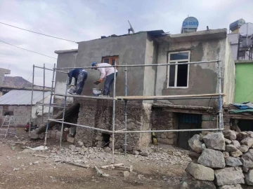 Siirt’te 7 kişilik ailenin harabe olan evi hayırseverler tarafından yenilendi

