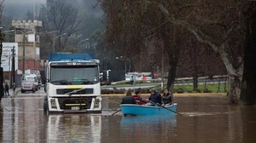 Şili'de şiddetli yağışların yol açtığı sellerde 3 kişi hayatını kaybetti