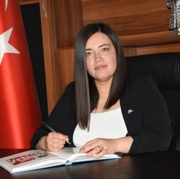 Simav’ın ilk kadın Belediye Başkanı Kübra Tekel Aktulun
