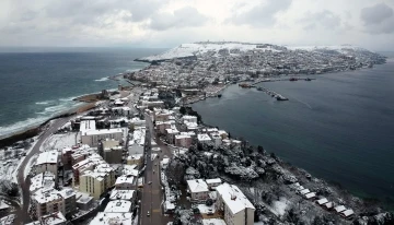 Sinop’ta kar yağışı nedeniyle sürücüler zor anlar yaşadı
