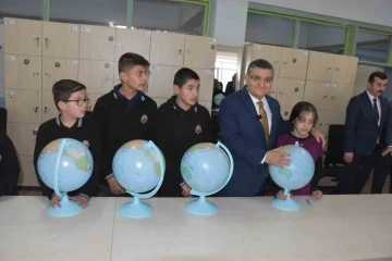 Sinop’ta öğrencilere ’model küre’ dağıtıldı
