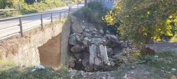 Sinop’ta otomobil dereye uçtu: 1’i bebek 4 yaralı
