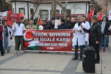 Sinop’ta sağlık çalışanlarından Gazze için “sessiz yürüyüş”
