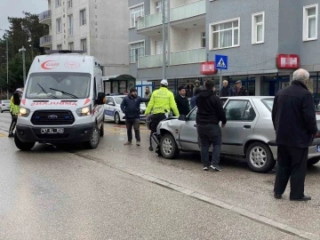 Sinop’ta trafik kazasında 1’i çocuk 3 kişi yaralandı
