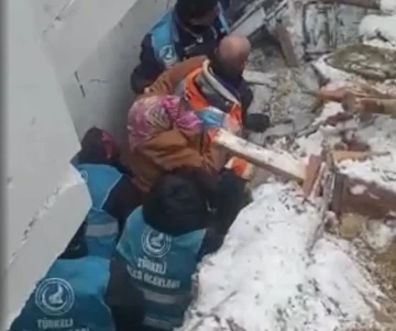 Sinop’tan afet bölgesine giden ekip Malatya’da can kurtardı
