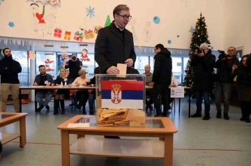 Sırbistan’da halk erken genel seçim için sandık başında
