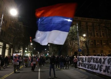 Sırbistan'da protestolar giderek büyüyor