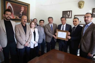 Şırnak Belediye Başkanı mazbatasını aldı
