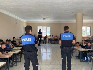 Şırnak’ta polisten Kur’an kursu öğrencilerine seminer
