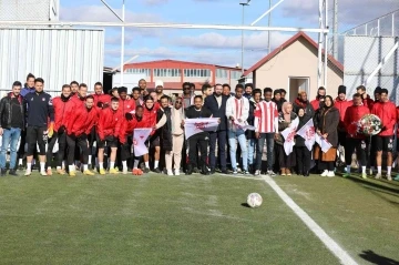 Sivasspor’a Galatasaray maçı öncesi yabancı öğrencilerden destek

