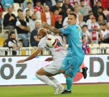 Sivasspor’da Rey Manaj ilk resmi maçına çıktı
