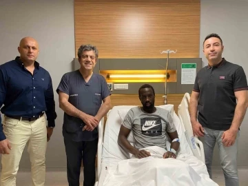 Sivasspor’da Samba Camara ameliyat oldu
