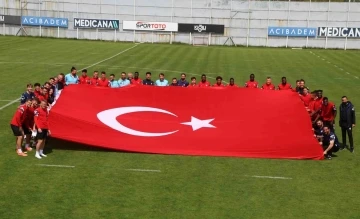 Sivasspor idmanda dev Türk bayrağı açtı
