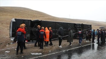 Sivas'ta yolcu otobüsü devrildi: 4 kişi öldü, 34 kişi yaralandı