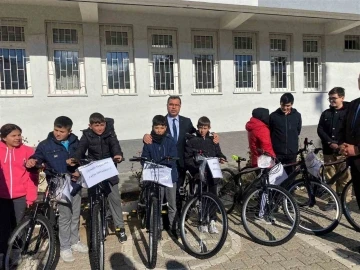 Sorgun’da 60 öğrenciye bisiklet hediye edildi
