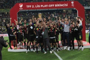 Spor Toto 1. Lig’e yükselen Şanlıurfaspor kupasını kaldırdı
