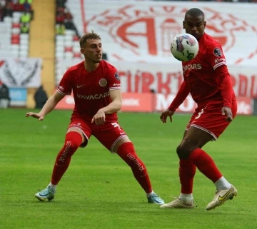 Spor Toto Süper Lig: Antalyaspor: 1 - Kayserispor: 0 (İlk yarı)
