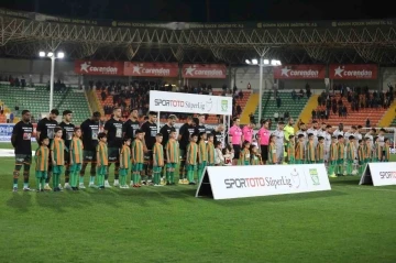 Spor Toto Süper Lig: Corendon Alanyaspor: 0 - Medipol Başakşehir: 0 (İlk yarı)