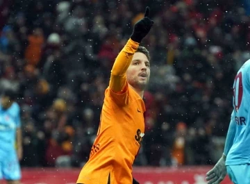 Galatasaray-Trabzonspor maçında ilk yarı 1-1 berabere bitti