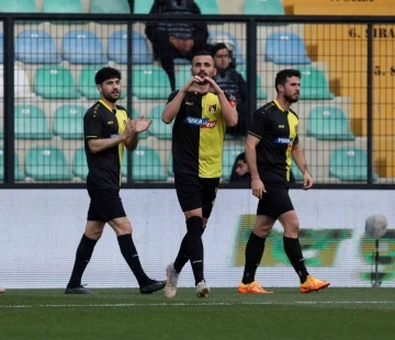 Spor Toto Süper Lig: İstanbulspor: 2 - Antalyaspor: 1 (İlk yarı)
