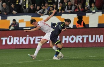 Spor Toto Süper Lig: MKE Ankaragücü: 0 - FTA Antalyaspor: 0 (İlk yarı)
