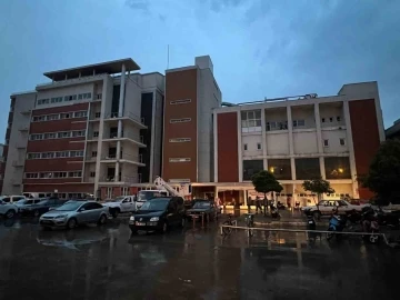 Su basan Akhisar Devlet Hastanesinden tahliye edilen hasta sayısı 62’ye yükseldi
