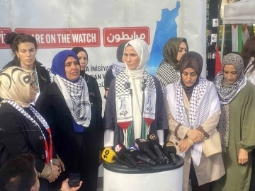Sultanahmet’te Filistin’e destek için başlatılan oturma eylemine Sümeyye Erdoğan Bayraktar da katıldı
