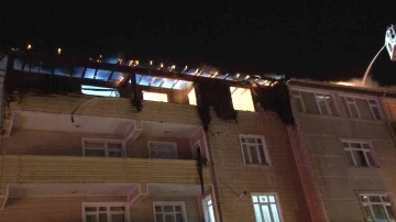 Sultanbeyli’de 3 bina alev alev yandı
