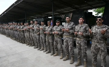 Suriye’de görev yapacak özel harekat polisleri dualarla uğurlandı
