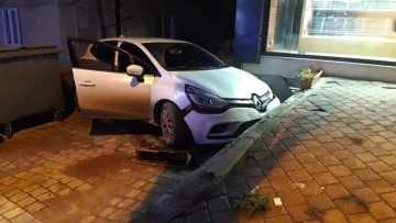 Bursa'da sürücüsü uyuyakalan araç, fırının bahçesine uçtu