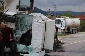 Sürücüsünün uyuyakaldığı iddia edilen Erpiliç kamyonu korku dolu anlar yaşattı: 1 yaralı
