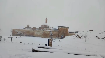 Tarihi İshak Paşa Sarayı’ndan kar manzaraları
