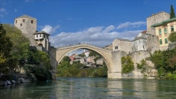 Tarihi Mostar Köprüsü'nün "Hırvat kültürel mirası" olarak gösterilmesine tepki