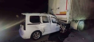 Tekirdağ’da araç kamyonun altına girdi: 1 ölü
