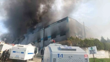 Tekirdağ’da fabrika yangını sürüyor: 6 işçi dumandan etkilendi
