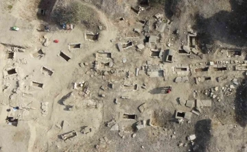 Tenedos Antik Kenti kazılarında çocuk mezarlığı keşfedildi