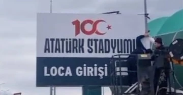 Timsah Arena'ya Atatürk Stadı Tabelası Asıldı!