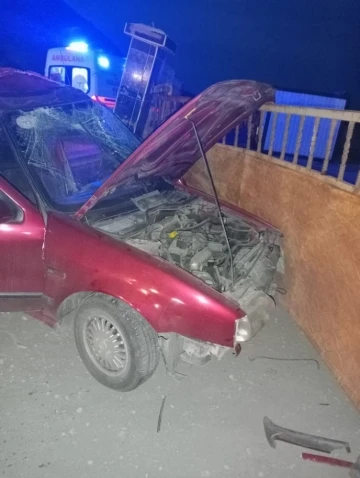 Tokat’ta otomobil duvara çarptı: 1 ölü 2 yaralı
