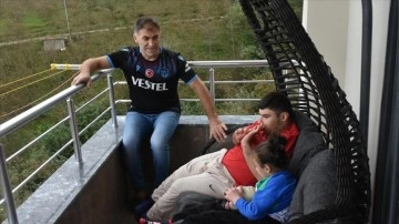 Trabzonlu baba 43 yaşında emekli olup kendisini serebral palsili çocuklarına adadı
