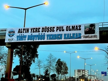 Trabzonspor taraftarları Abdullah Avcı için destek pankartı astı