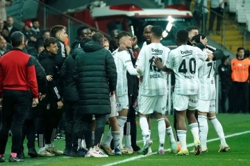 Trendyol Süper Lig: Beşiktaş: 1 - MKE Ankaragücü: 0 (İlk yarı)
