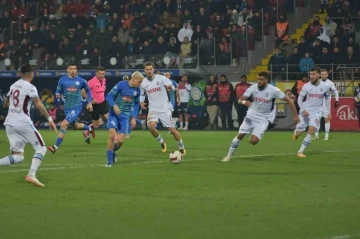 Trendyol Süper Lig: Çaykur Rizespor: 0 - Trabzonspor: 0 (İlk yarı)