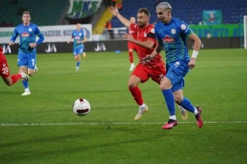 Trendyol Süper Lig: Çaykur Rizespor: 3 - Pendikspor: 1  (İlk yarı)

