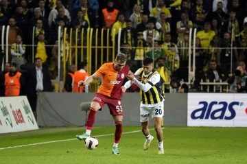 Trendyol Süper Lig: Fenerbahçe: 0 - Galatasaray: 0 (İlk yarı)
