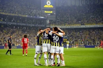 Trendyol Süper Lig: Fenerbahçe: 3 - Hatayspor: 0 (İlk yarı)
