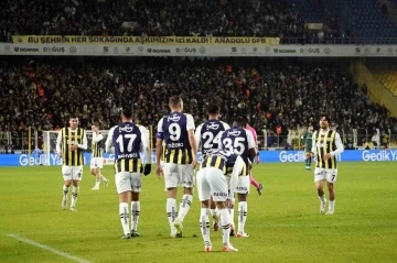 Trendyol Süper Lig: Fenerbahçe: 5 - Konyaspor: 0 (İlk yarı)
